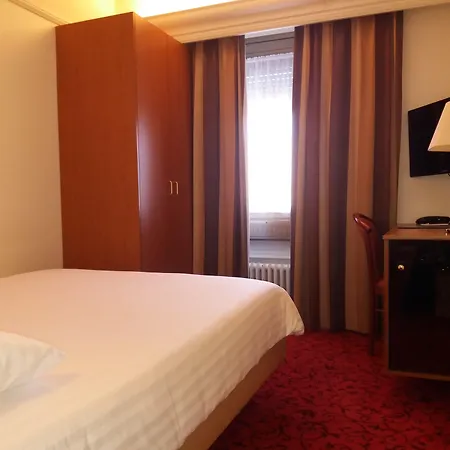 Astoria 3*